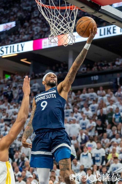 沃特森35分创生涯新高瓦兰复出16+9 掘金胜奇才